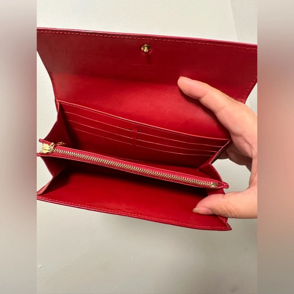 Red LV Vernis Sarah Wallet - Picture 9 of 13